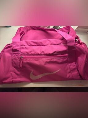 Nike Gym Club Duffel Bag - Laser Fuchsia